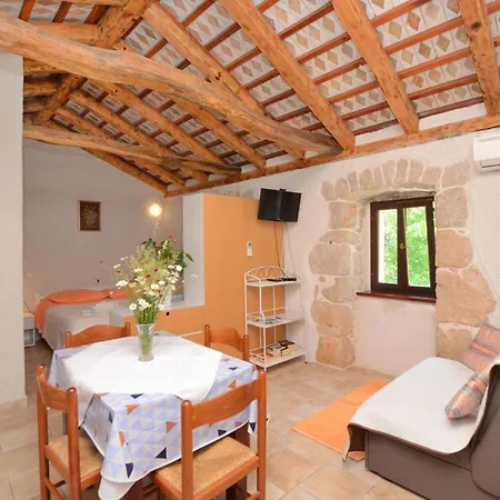 House Nadija Nyaraló Mošćenice