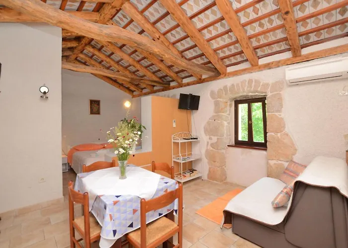 House Nadija Дом отдыха Мошченице